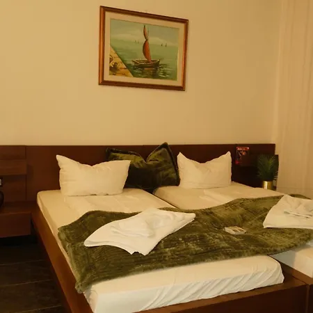 Fuenf A Otel Fürth