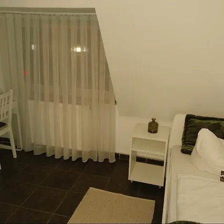 Otel Fuenf A