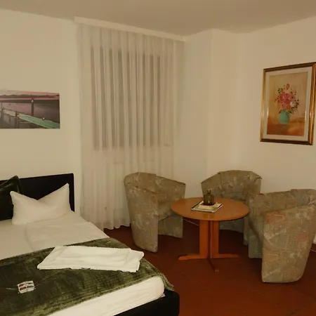 Otel Fuenf A *