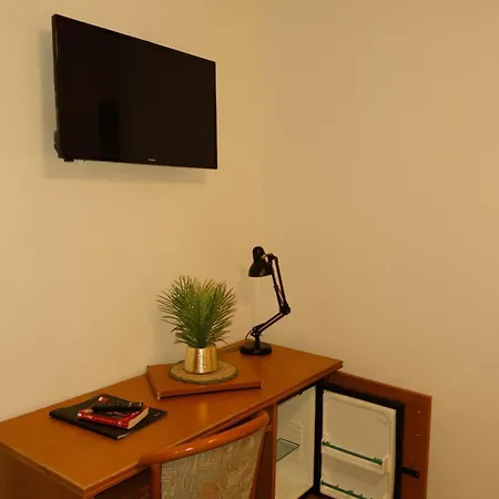 Otel Fuenf A *