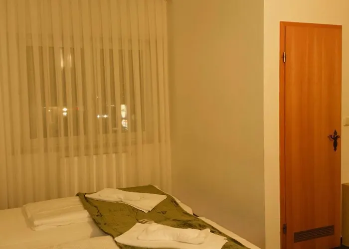Отель Fuenf A